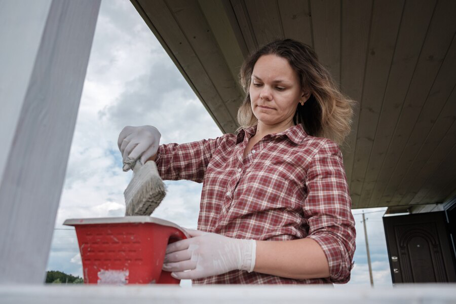 Read more about the article Seasonal Factors to Consider When Painting the Exterior of Wethersfield